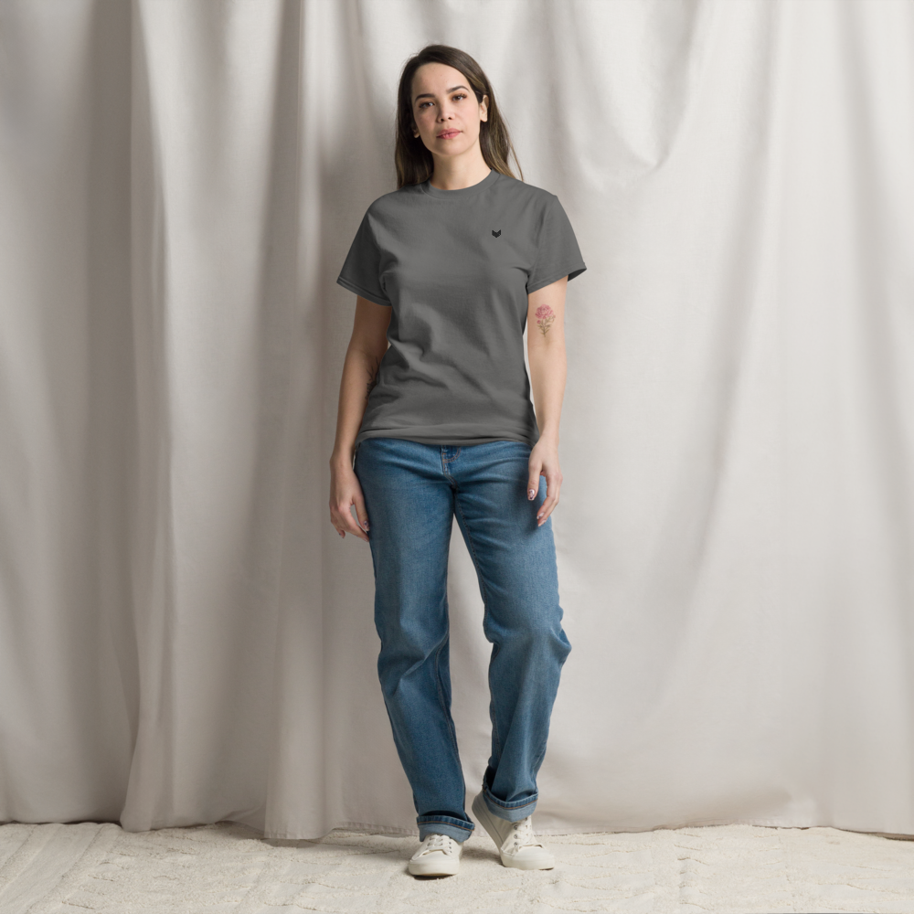 Still Wolf Geometry Tee | Camiseta Bordada & Layered Back Print